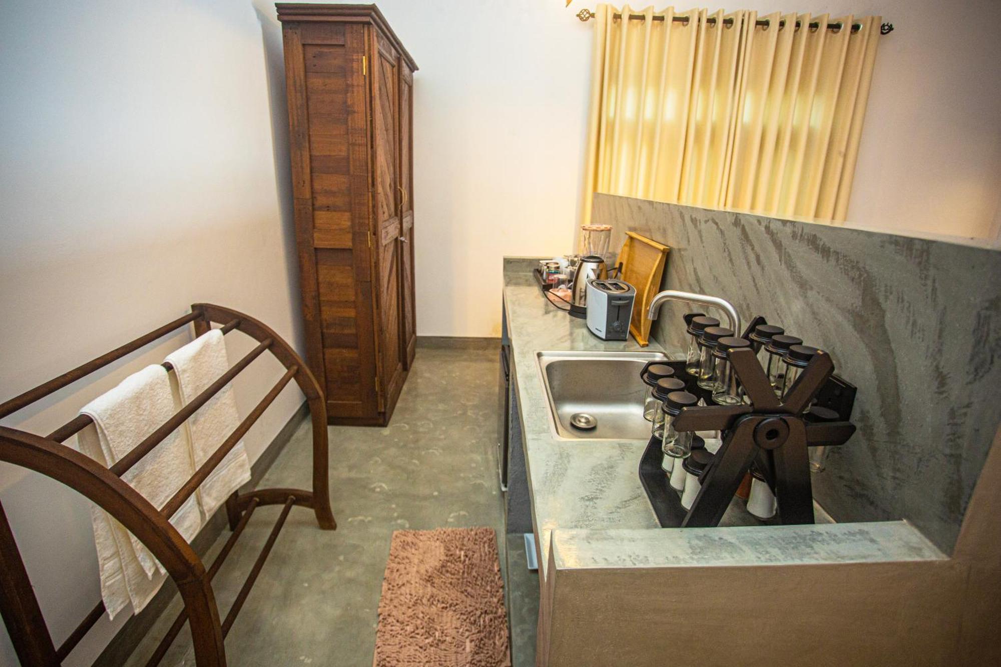 Aki Luna Lagoon Resort Hikkaduwa Dış mekan fotoğraf