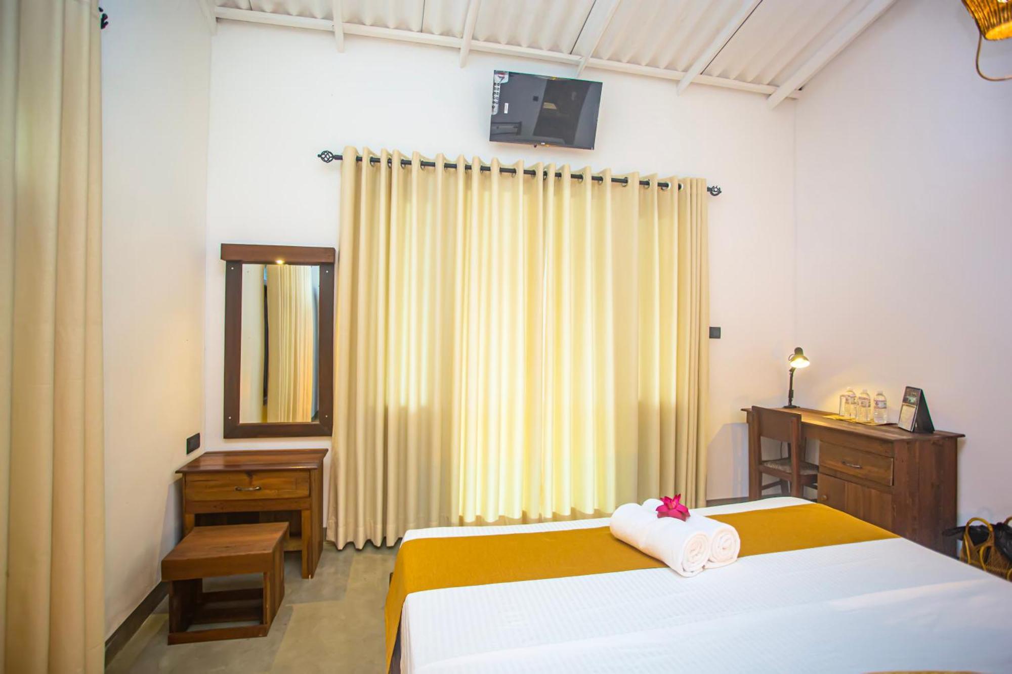 Aki Luna Lagoon Resort Hikkaduwa Dış mekan fotoğraf