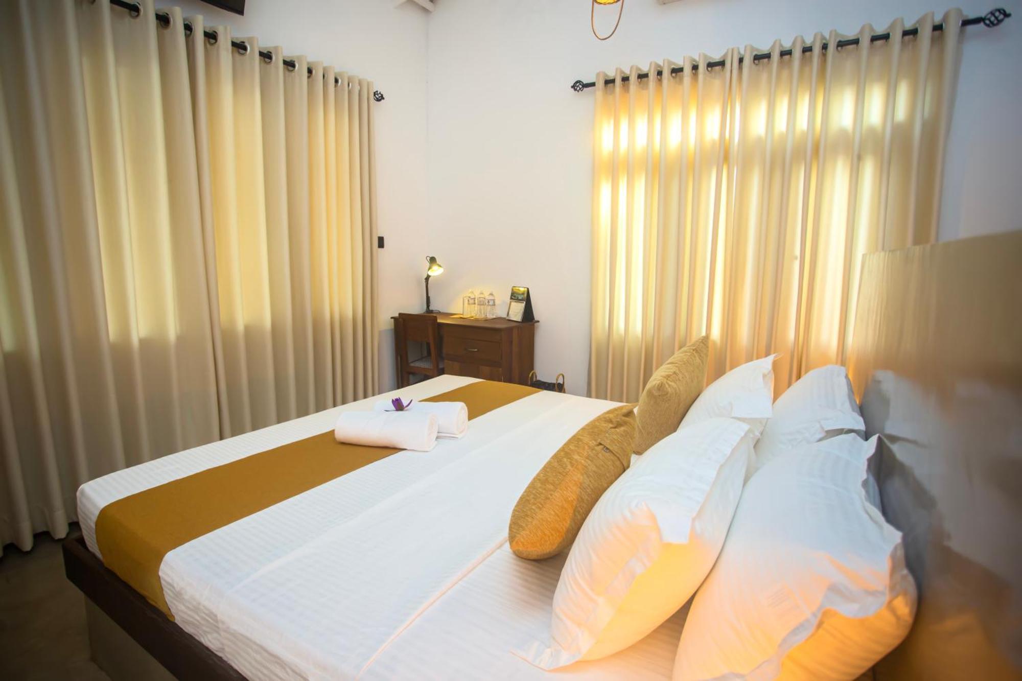 Aki Luna Lagoon Resort Hikkaduwa Dış mekan fotoğraf