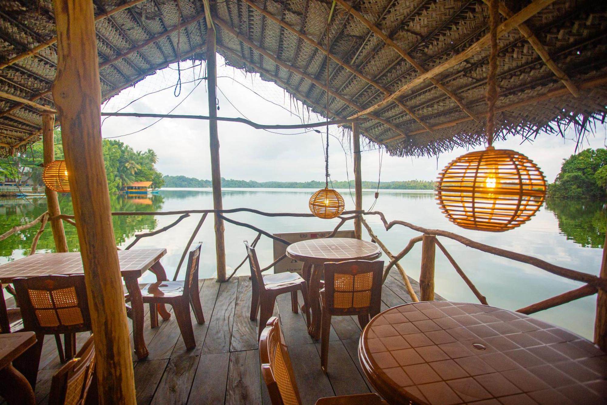 Aki Luna Lagoon Resort Hikkaduwa Dış mekan fotoğraf