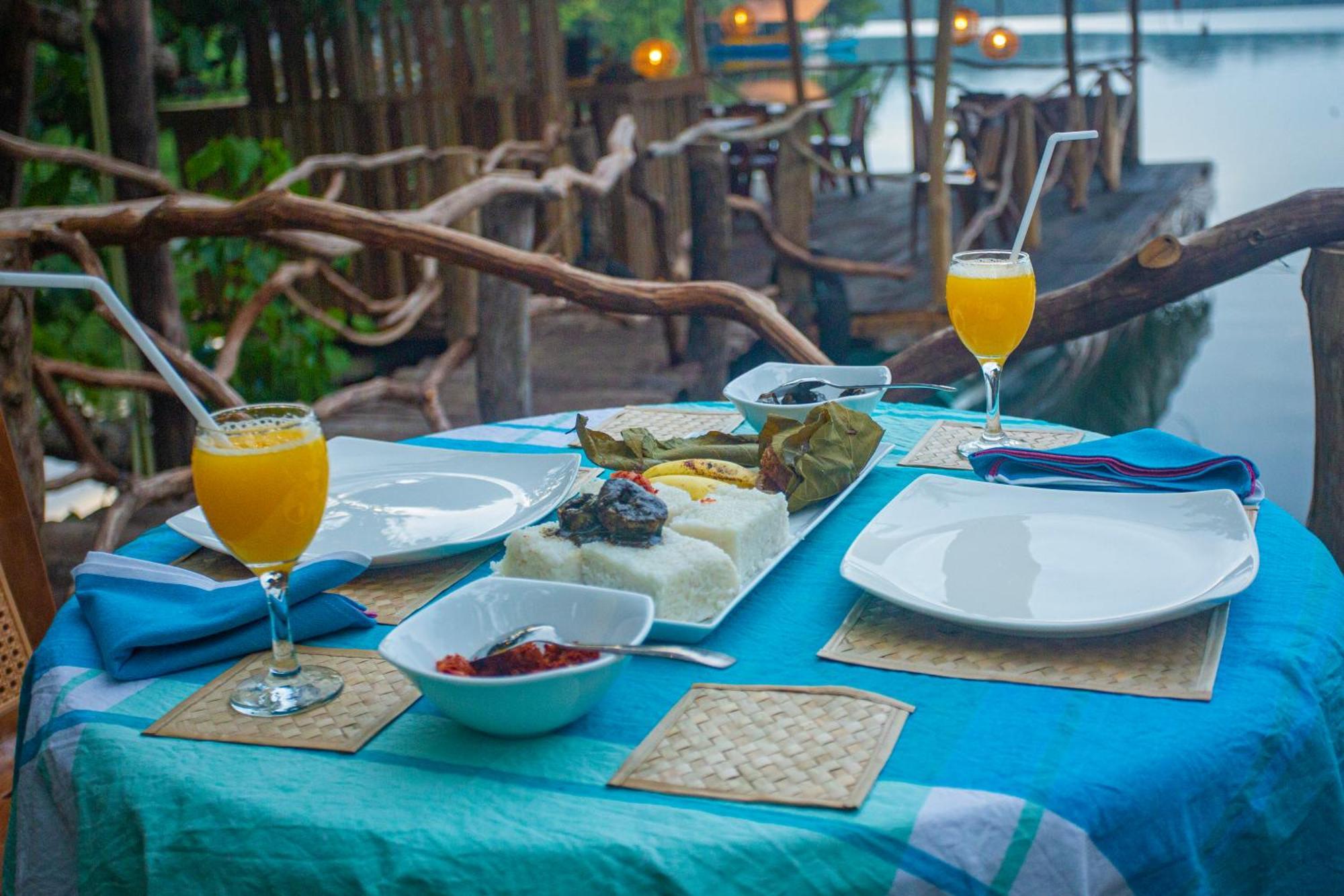 Aki Luna Lagoon Resort Hikkaduwa Dış mekan fotoğraf